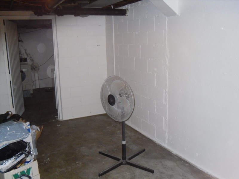 42-BasementMiddleRoom.jpg